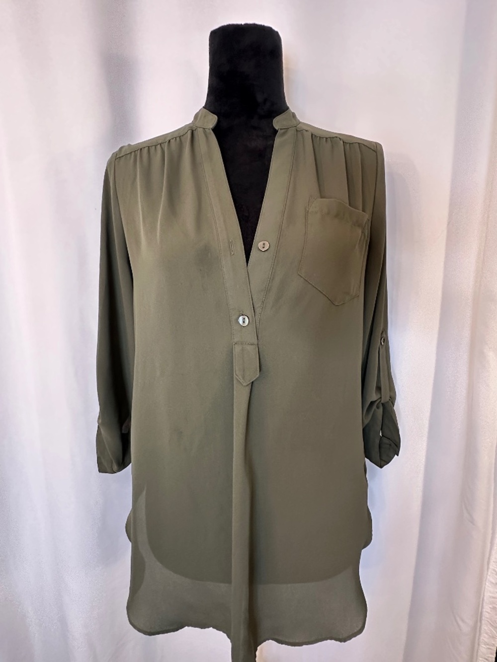 IZ Byer Olive Green Chiffon Tunic Blouse Roll Tab Sleeve Pocket Top M